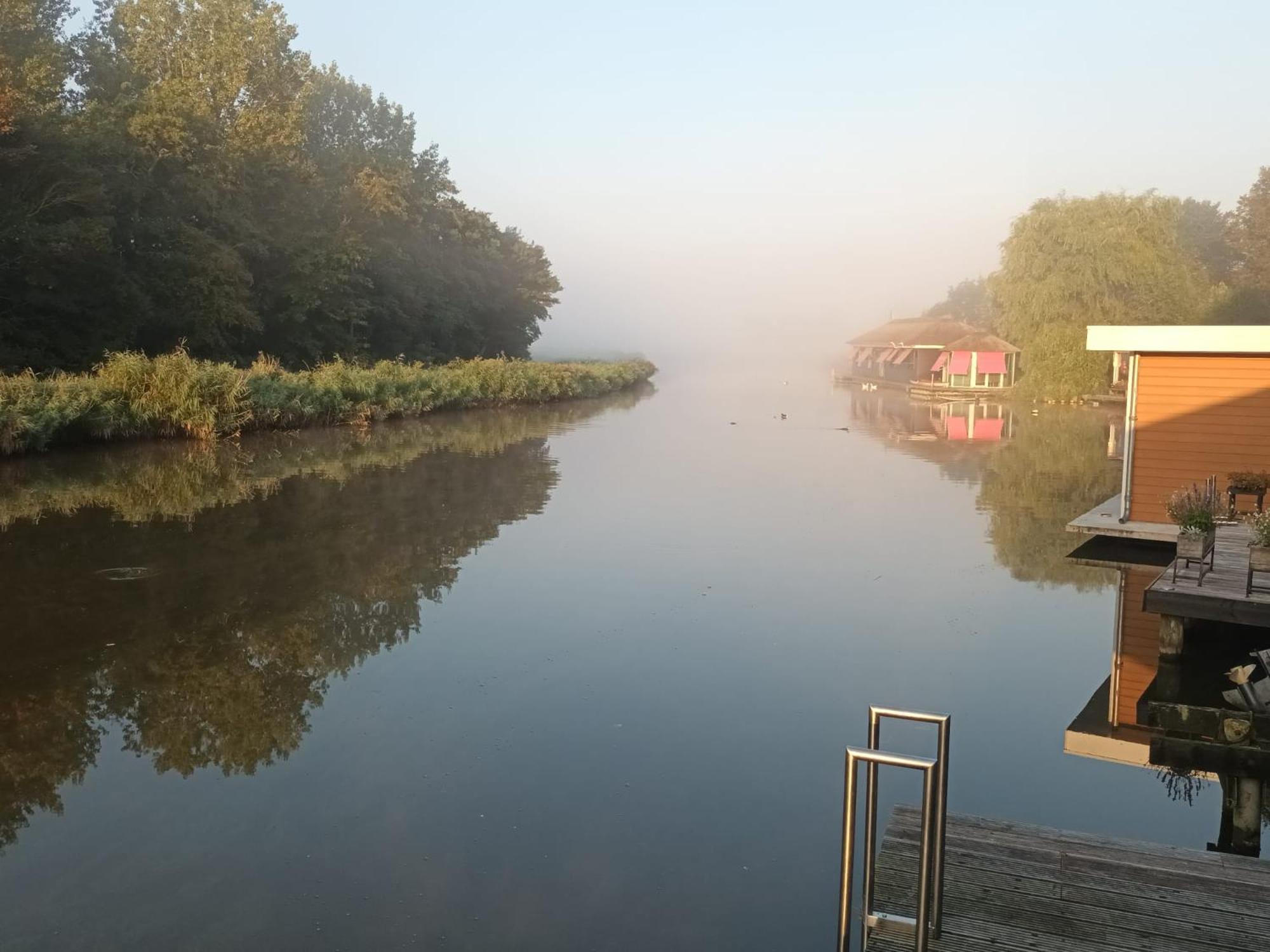 Bb De Woonboot Apartment Anna Paulowna